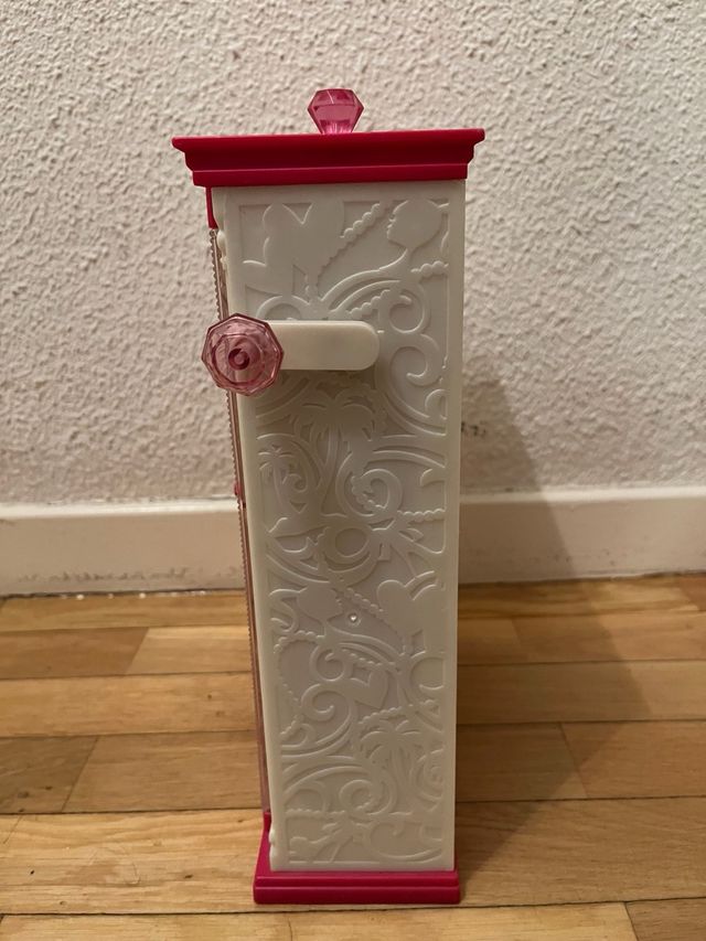 Armario Barbie accesorios