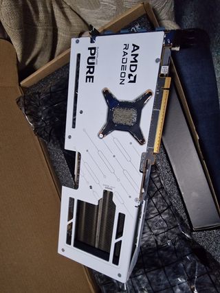 Tarjeta grafica AMD RX 9070 Sapphire Pure OC 16GB