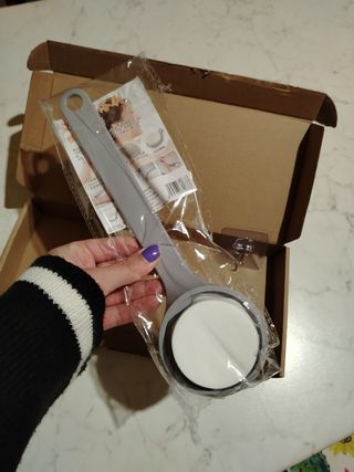 Applicatore crema dietro la schiena