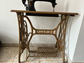 Maquina de coser antigua