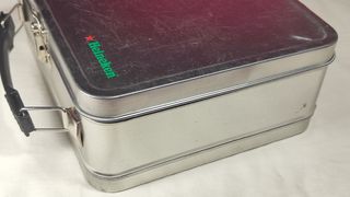 Caja HEINEKEN, maletín metálico