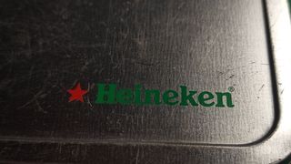 Caja HEINEKEN, maletín metálico