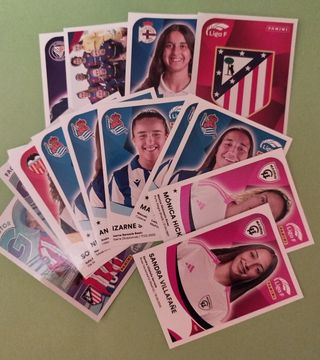 CROMOS CONMEMORATIVOS LIGA F 24/25 + 16 CROMOS