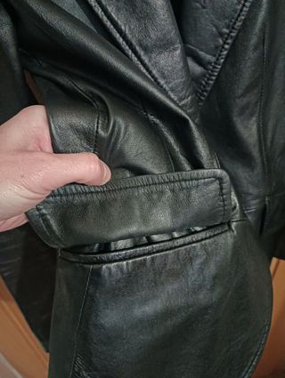 Americana de piel. Zara. Talla M.