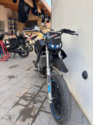 Derbi senda con