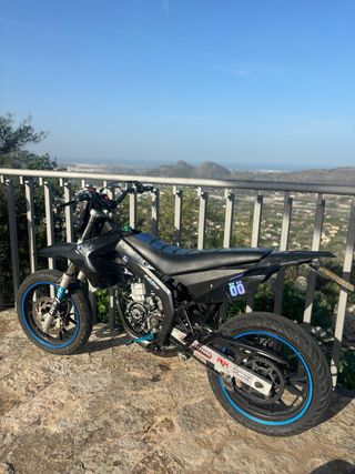Derbi senda con