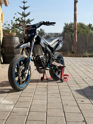 Derbi senda con