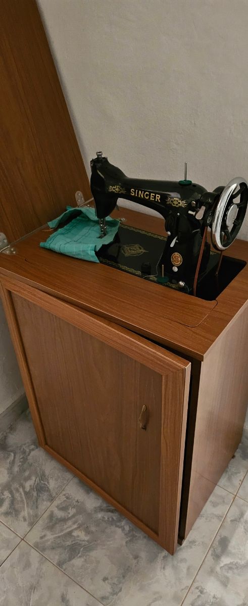 Maquina de coser antigua.