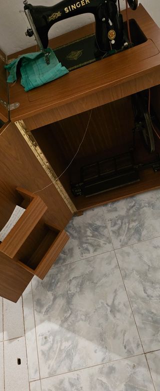 Maquina de coser antigua.