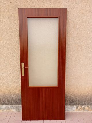 Puerta sapeli con cristal
