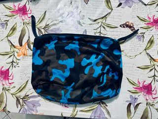 Beauty case unisex con fantasia mimetica