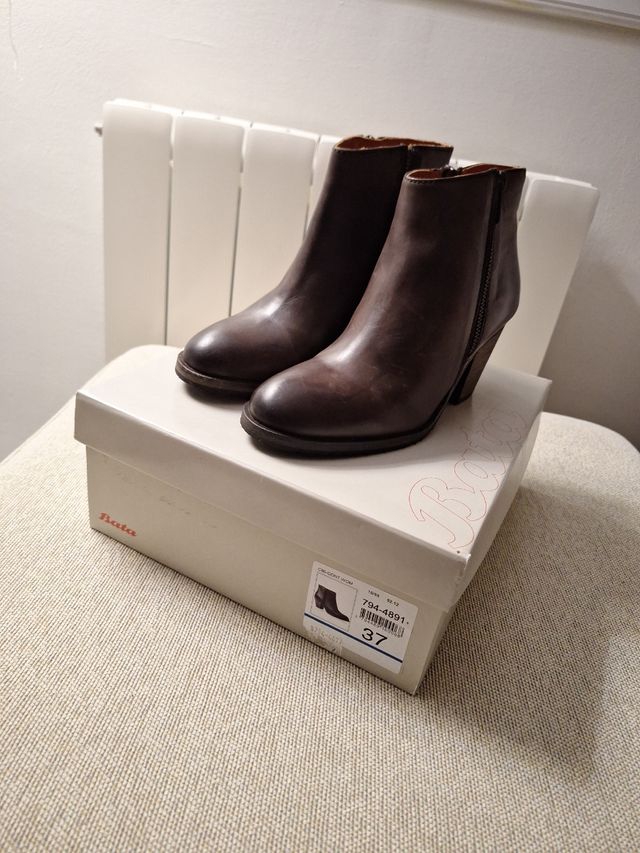 Botines de piel marrón