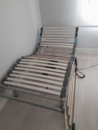 Cama articulada con barandilla