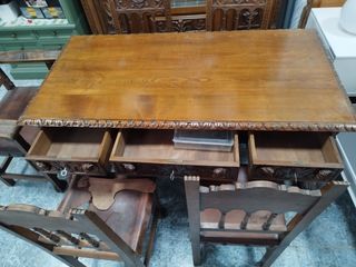 Despacho antiguo tallado a mano