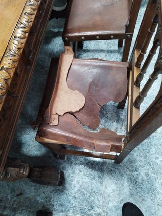 Despacho antiguo tallado a mano