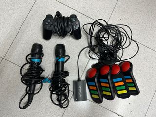 Lote microfonos Singstar y mandos Buzz