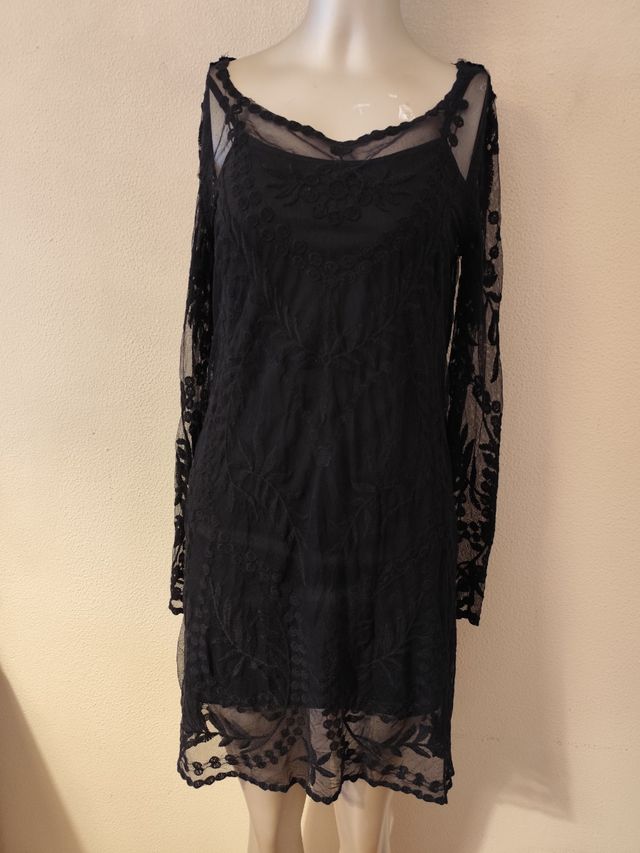 Vestido encaje y transparencia