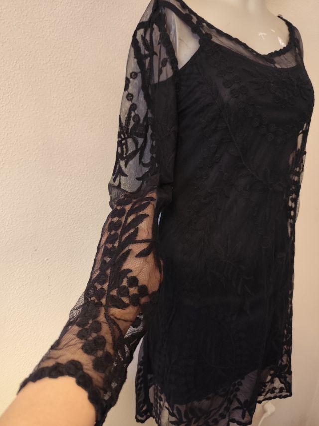 Vestido encaje y transparencia
