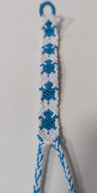 Pulsera de hilo hecha a mano