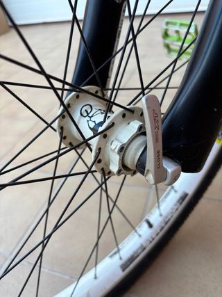 Bicicleta dirt jump black market police