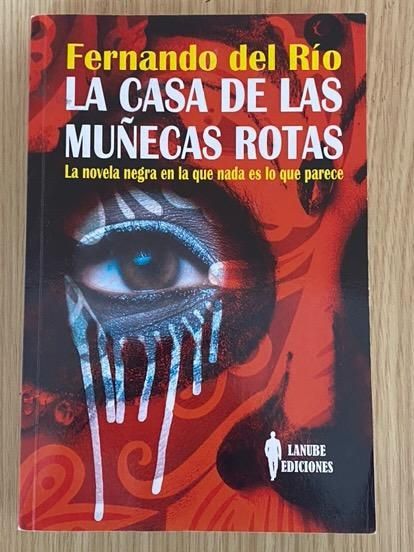 La casa de las muñecas rotas: La novela negra en la que nada es lo que parece (Spanish Edition)