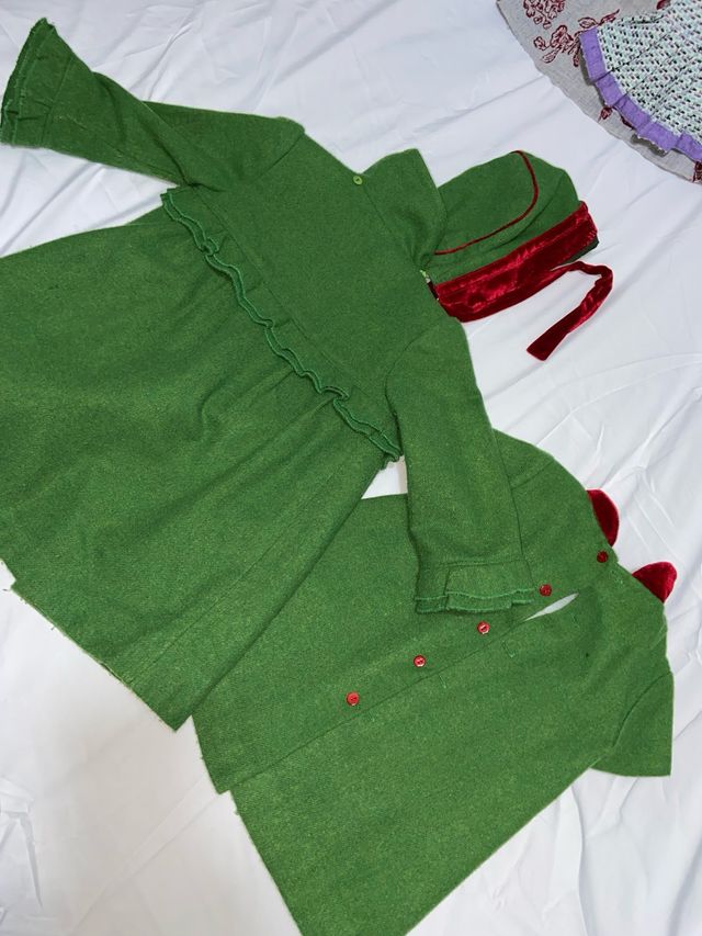 Abrigo con capucha y vestido a juego Talla 1 año