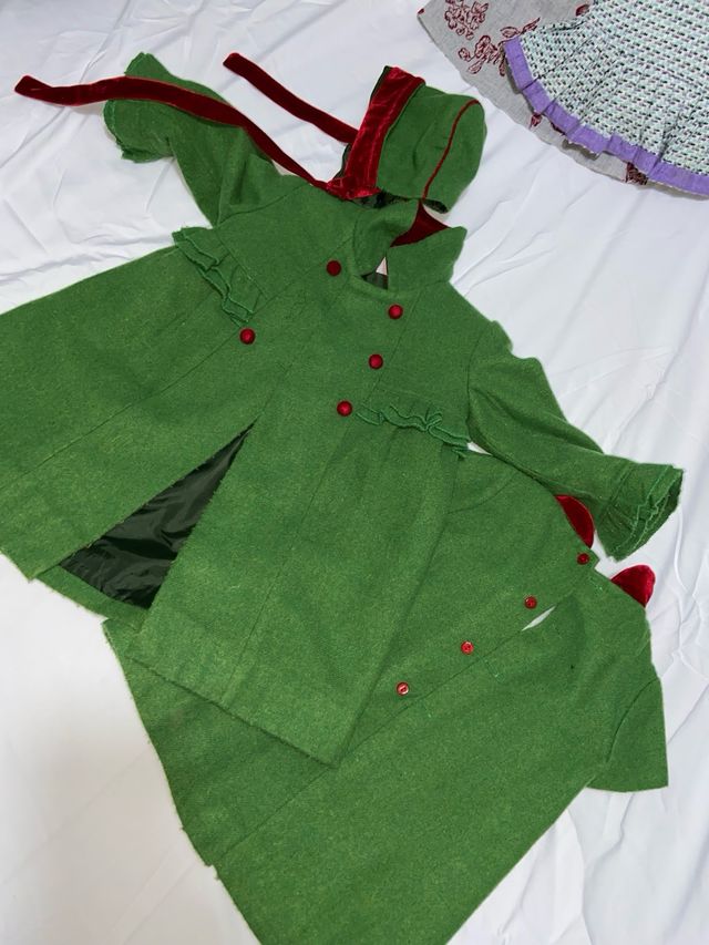 Abrigo con capucha y vestido a juego Talla 1 año