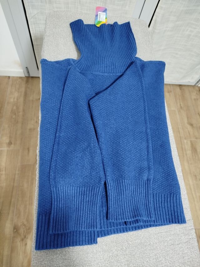 Maglione blu elettrico con cartellino