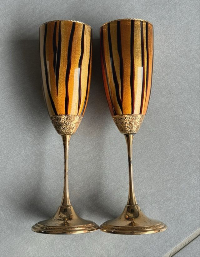 Coppia di flûte in argento con tonalità animalier