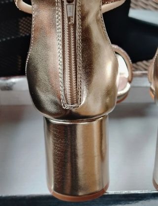 Sandali con tacco color oro