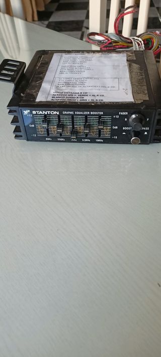 Ecualizador amplificador de coche un clasico