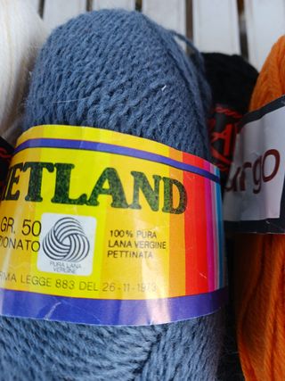 8 gomitoli pura lana vergine