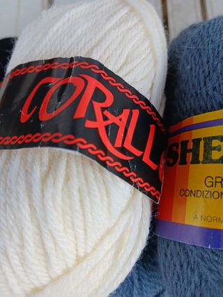 8 gomitoli pura lana vergine