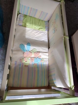 Cuna muy bonita con complementos 