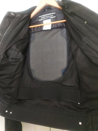 Cazadora vaquera de moto