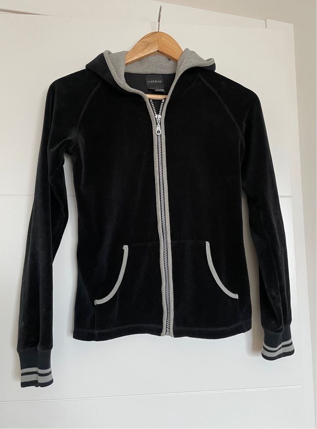 Cárdigan terciopelo negro Zara.