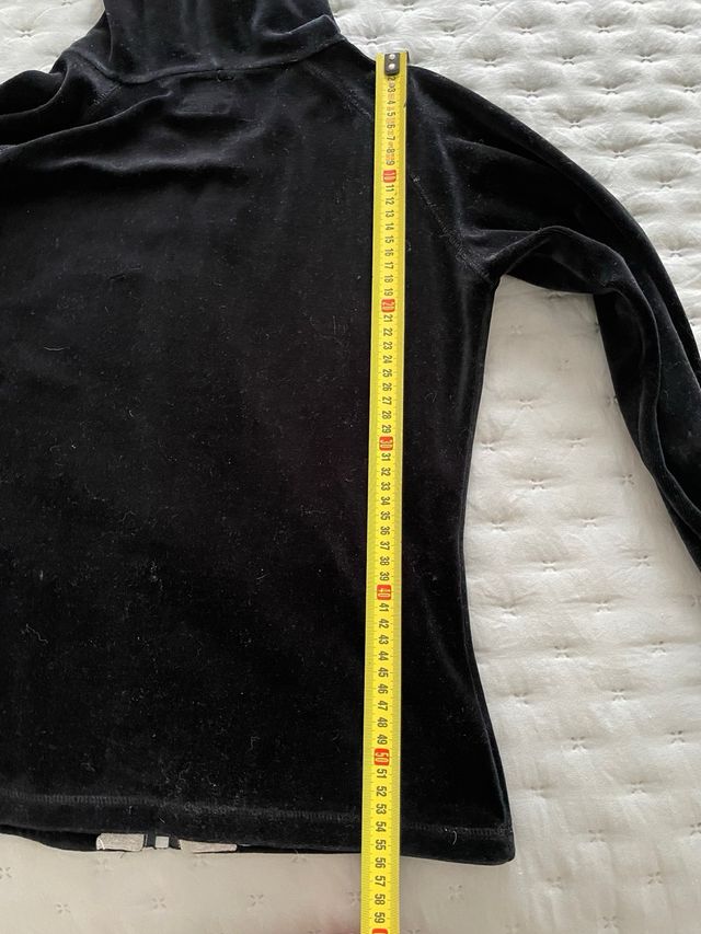 Cárdigan terciopelo negro Zara.