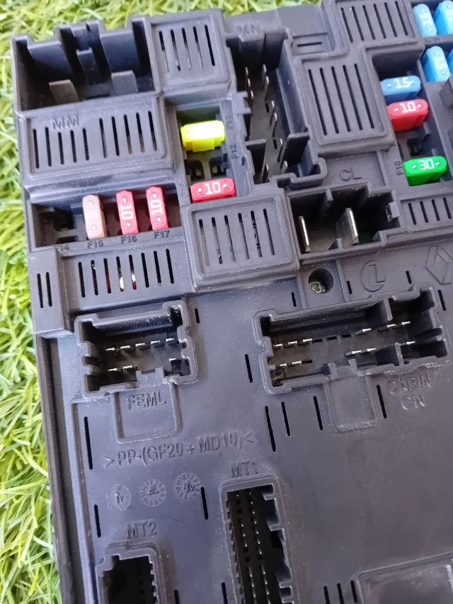 Caja relés Nissan Pulsar 1.5 dci