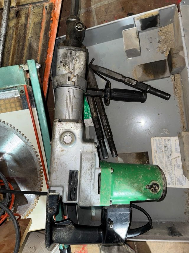 Taladro percutor Hitachi