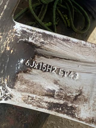 Juego llantas volwagen 15”le faltan los tapones