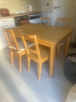 Juego de 4 sillas madera pino