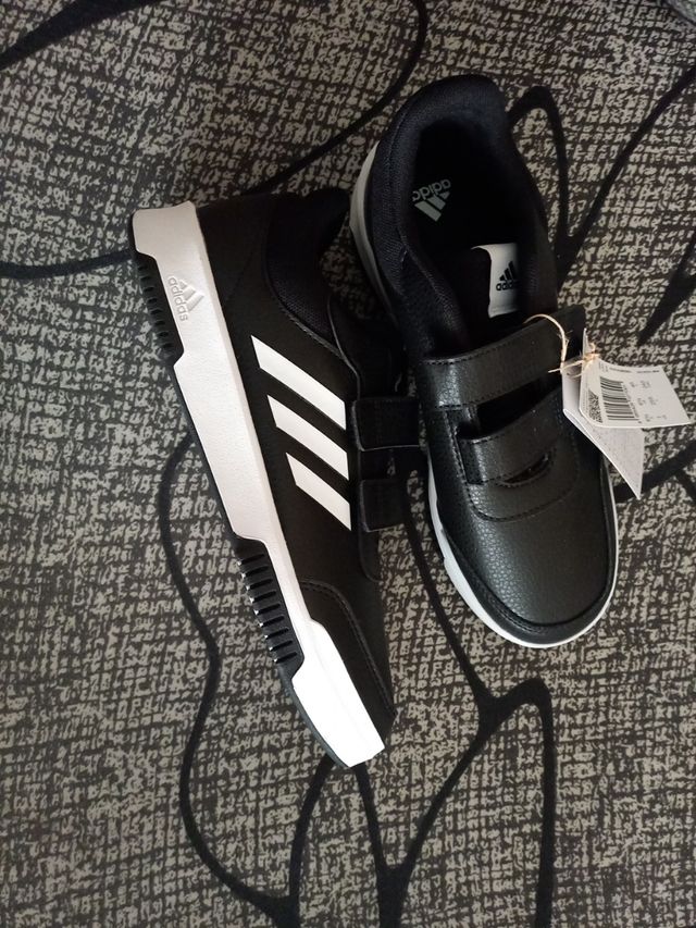 Zapatillas velcro nuevas talla 40