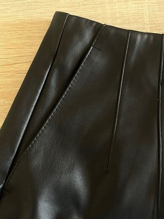 Pantalon corto cuero