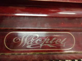 Preciosísimo Piano de madera