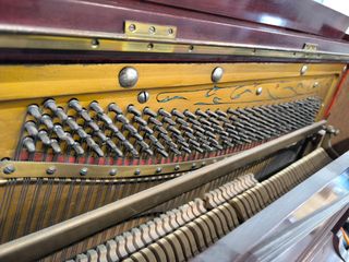 Preciosísimo Piano de madera