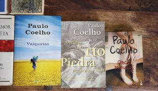 Libros de Paulo Coelho y Antonio Gala