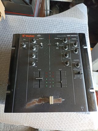 Mesa Mezclas Vestax VMC-002XLU BLK