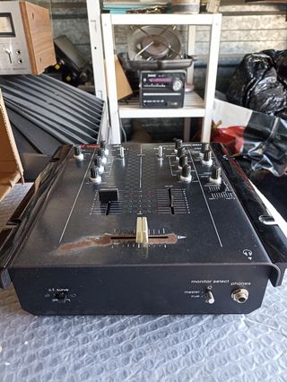 Mesa Mezclas Vestax VMC-002XLU BLK