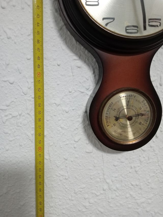 Reloj  de pared antiguo.