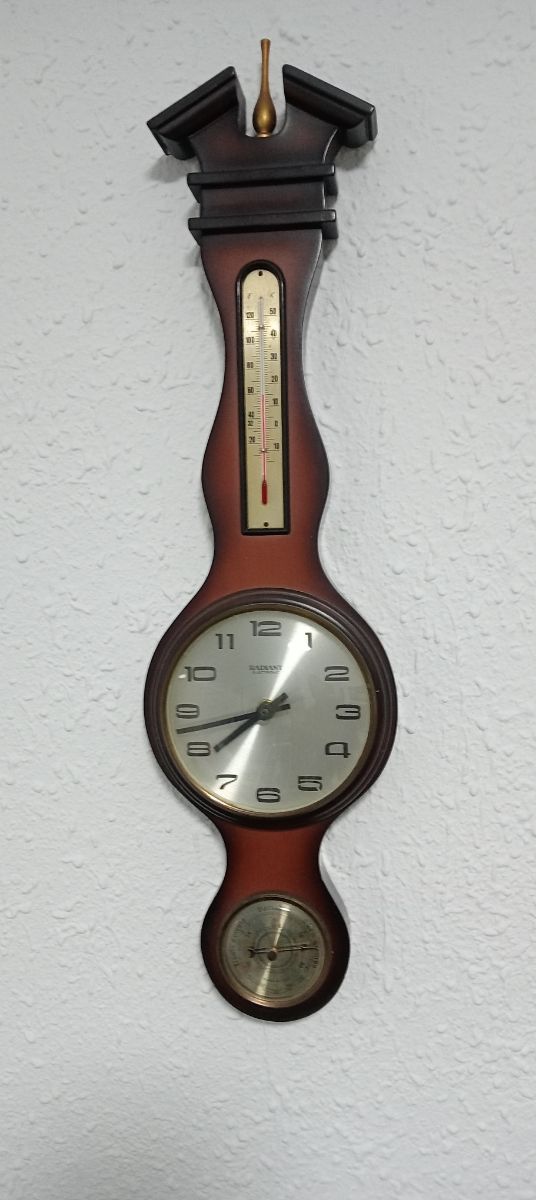 Reloj  de pared antiguo.